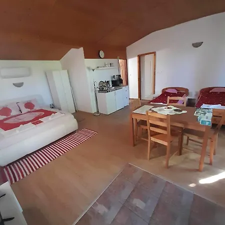 Nyugalom Sziget Vendeghaz Apartment